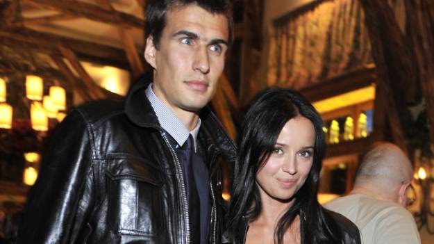 RMF Extra: Synowie i córka Anny Przybylskiej na zdjęciu sprzed lat. "Najmłodszy to kopia mamy". Jarosław Bieniuk pokazał wyjątkowy kadr z rodzinnego archiwum... [FOTO]