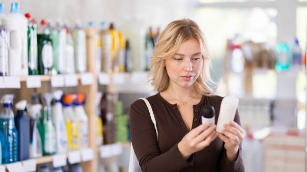 RMF Extra: UE zaostrza przepisy dotyczące kosmetyków. Niektóre produkty znikną ze sklepów 