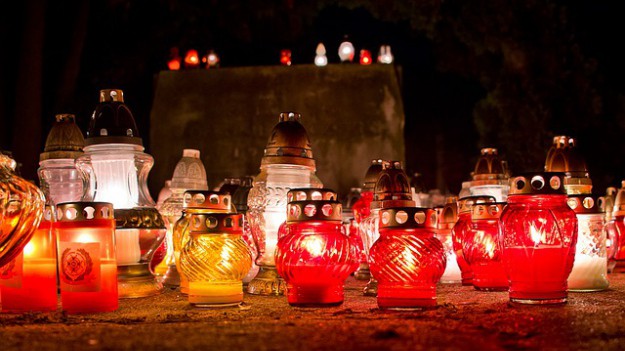 RMF Extra: Dzień Zaduszny: Czy 2 listopada trzeba iść na cmentarz?