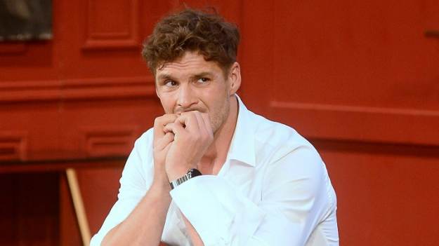 RMF Extra: Mikołaj Roznerski znów to zrobił. Lawina komentarzy pod zdjęciem z tajemniczą blondynką. "Ale ty lubisz podkręcać atmosferę"