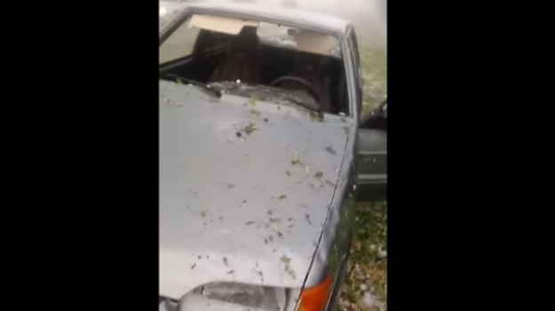 RMF Extra: Grad kontra samochód - z nieba spadały bryły wielkości pięści. Katastrofa w rosyjskiej miejscowości Timaszowsk