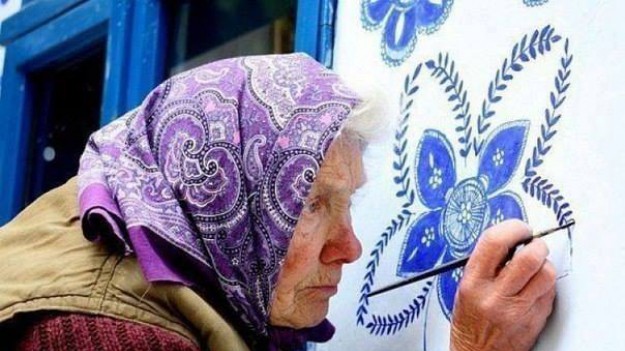 RMF Extra: Staruszka od lat upiększa swoje miasteczko! Zobaczcie! 