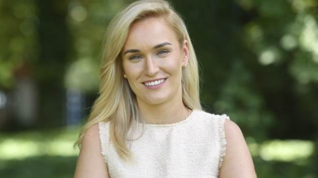 RMF Extra: Kamila Boś z "Rolnik szuka żony" odsłania ciało w czerwonej kreacji. "Ponoć nie znacie mojej strony uwodzicielskiej?" [ZDJĘCIA]