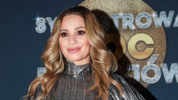 RMF Extra: Ewelina Lisowska podgrzewa atmosferę! Pokazała się w zmysłowej czerwieni! [FOTO]