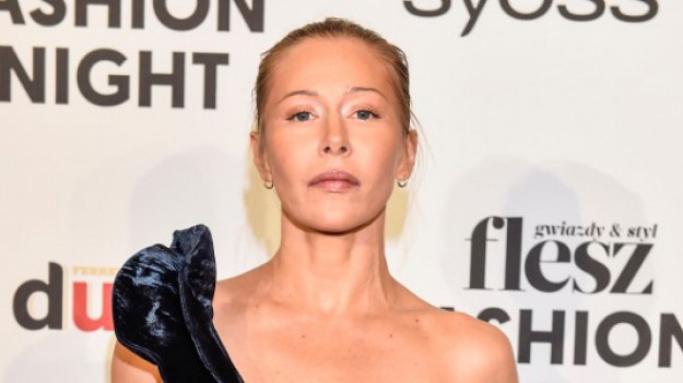 RMF Extra: Katarzyna Warnke miała wypadek na autostradzie. "Koło i boczne lusterko zostało urwane". Aktorka jechała z córeczką