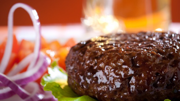 RMF Extra: GIS pilnie wycofuje partie mięsa. Wykryto w nim groźne bakterie