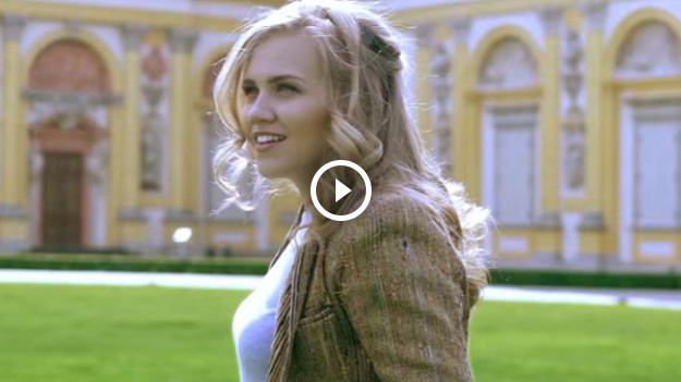 RMF Extra: Agnieszka Kaczorowska w Krainie Czarów! Zobacz filmik "Poświęć Warszawie trochę czasu"