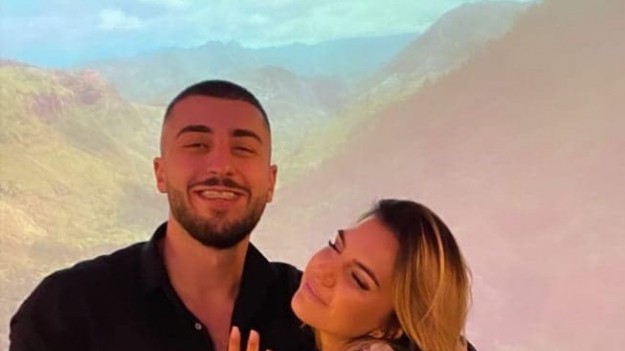 RMF Extra: "Hotel Paradise 2". Artur po programie oświadczył się Soni? Klęknął przed nią z pierścionkiem! "Powiedziała tak!"