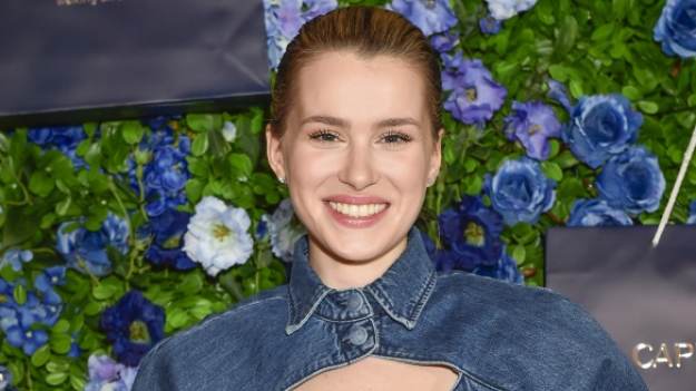 RMF Extra: Anna-Maria Sieklucka zachwyca w czerwieni. Aktorka "365 dni" w zmysłowej sesji [FOTO]