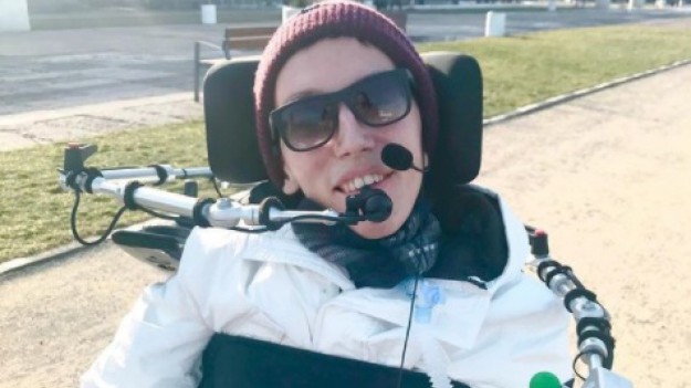 RMF Extra: Wojtek Sawicki choruje na dystrofię mięśniową Duchenne'a, jednak marzy o tym, by zostać influencerem i poprawiać ludziom nastrój. Pomóżmy mu! 