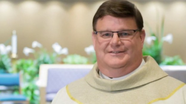 RMF Extra: Ksiądz dokonał coming outu w trakcie mszy. Takiej reakcji wiernych się nie spodziewał