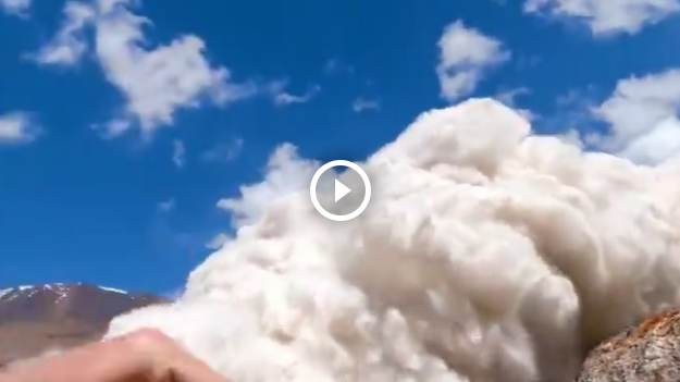 RMF Extra: Nagrali lawinę. Przeszła tuż nad ich głowami [WIDEO]