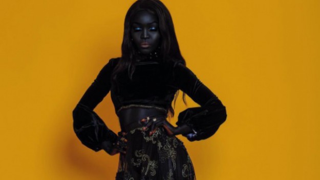 RMF Extra: Modelka o niezwykle głębokim kolorze skóry nazywana "królową ciemności". Zobaczcie zdjęcia