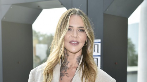 RMF Extra: [18+] Maja Sablewska topless. Stylistka odważnie odsłania nagie piersi. Miała ważny powód