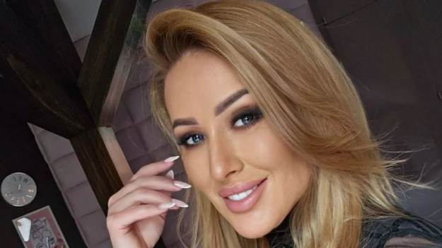 RMF Extra: Sylwia Peretti w bikini wygrzewa się na słońcu. Fanom odjęło mowę. "Co za piękność" [FOTO]