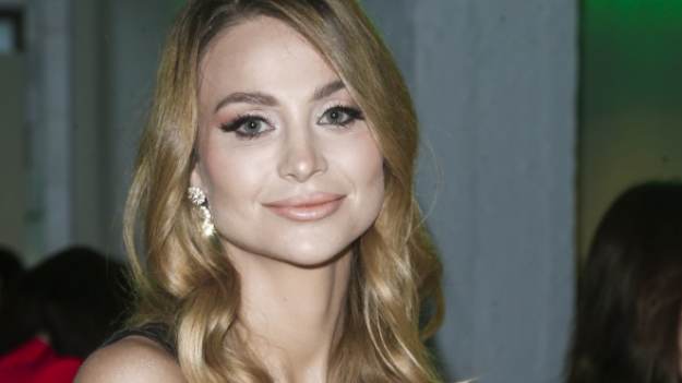 RMF Extra: Hanna Żudziewicz odsłoniła ciało po ciąży, pozując w stroju kąpielowym. Tancerka kilka miesięcy temu urodziła córkę [ZDJĘCIE]