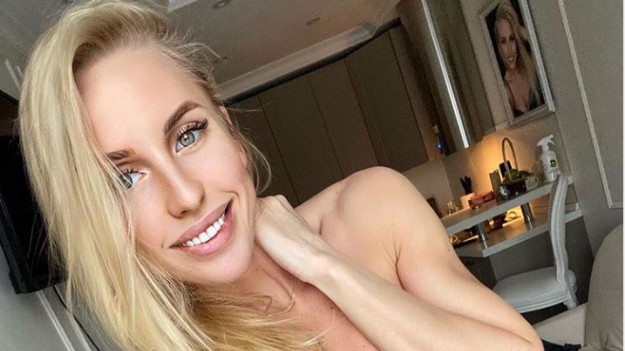 RMF Extra: Modelka w bikini z... maseczek ochronnych. Spotkała ją ostra fala krytyki!