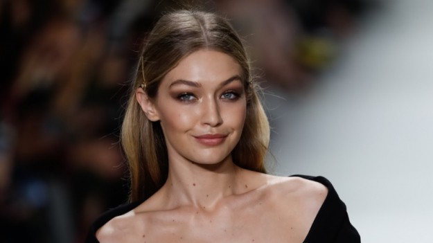 RMF Extra: Gigi Hadid w zmysłowej sesji ciążowej. Modelka i Zayn Malik z One Direction już wkrótce zostaną rodzicami!