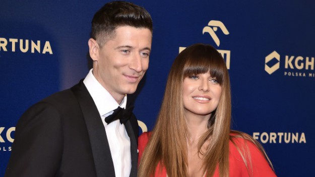 RMF Extra: Robert Lewandowski pokazał rozkoszne zdjęcie z córkami. Tak "przyłapała" go Anna! 