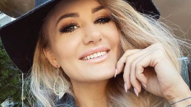 RMF Extra: Ewa z "Gogglebox" odsłania ciało. Jej publikacja wywołała dyskusję na temat nagości w sieci. "Gdzie jest granica?" [FOTO]