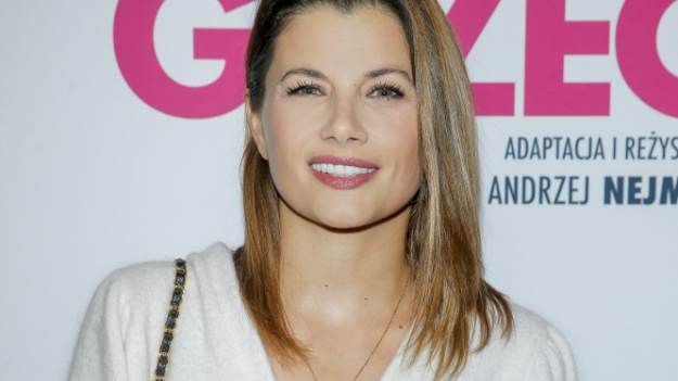 RMF Extra: Agnieszka Sienkiewicz w bikini. Aktorka razem z Olgą Kalicką pozuje na plaży! [FOTO]