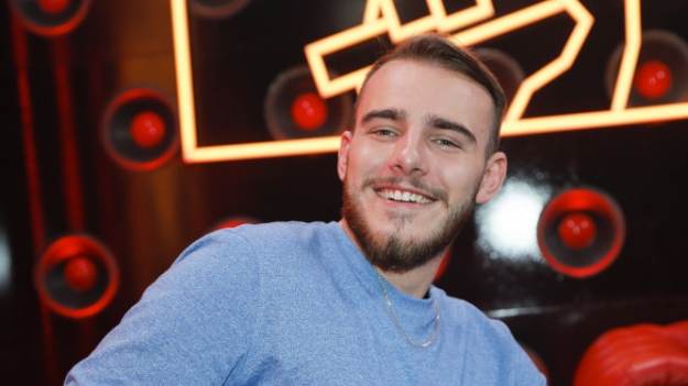 RMF Extra: Eurowizja. Krystian Ochman nie wystąpi w preselekcjach? Choroba krzyżuje plany wokalisty