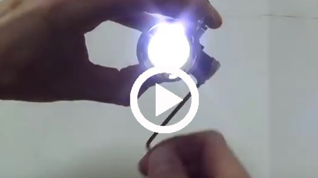 RMF Extra: Jak zrobić latarkę na korbkę? Zobacz film! 