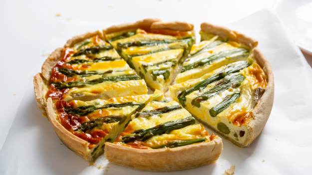 RMF Extra: Nikt się jej nie oprze. Najlepszy przepis na tartę ze szparagami