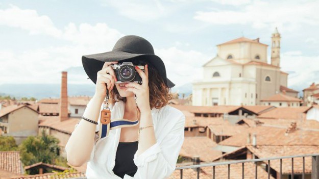 RMF Extra: Jak dobrze wyglądać na wakacyjnym zdjęciu? Przeczytaj nasze sprawdzone triki!