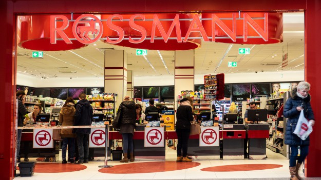 RMF Extra: -55% w Rossmannie. Sprawdź listę przecenionych produktów. Rusza gigantyczna promocja