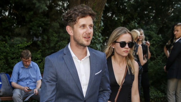 RMF Extra: Antek Królikowski wziął ślub?! Pokazał zaskakujące zdjęcie. On we fraku, ukochana w sukni ślubnej