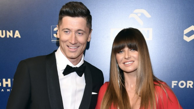 RMF Extra: "Złota" randka Lewandowskich w Paryżu. Na chwilę przed uroczystością wręczenia "Złotej piłki". Jak para spędziła ten wieczór? 