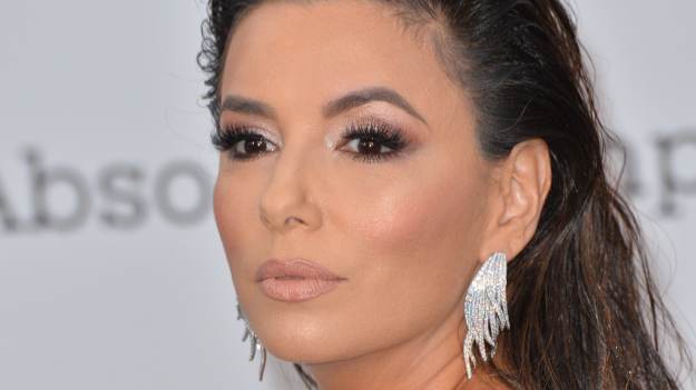 RMF Extra: Eva Longoria w wyciętym stroju kąpielowym. Zachwyca figurą nad basenem. "Gorąca"
