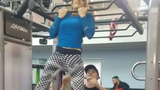 RMF Extra: Jeździ na wózku, ale ćwiczy jak bestia. Ta dziewczyna to prawdziwa inspiracja!