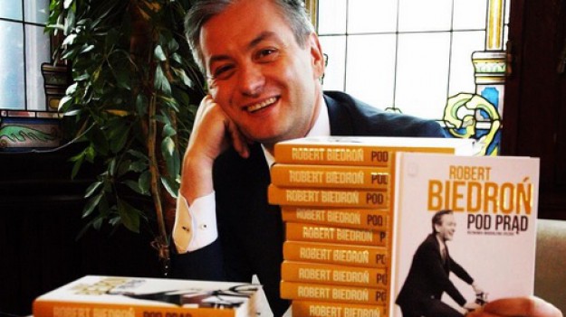 RMF Extra: Robert Biedroń zwiedza z ukochanym Malezję! 