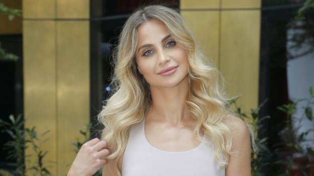 RMF Extra: Hanna Żudziewicz w bikini. Tak prezentuje ciążowe krągłości. "Może nie widać, ale połowa już za nami" [ZDJĘCIA]