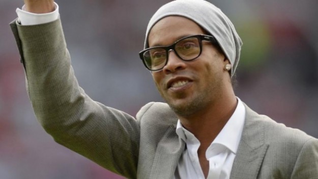 RMF Extra: Ronaldinho - były mistrz świata rozpoczyna karierę polityczną