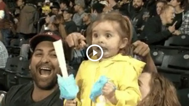 RMF Extra: Opętanie czy efekt działania waty cukrowej? Internauci pokochali tę dziewczynkę!