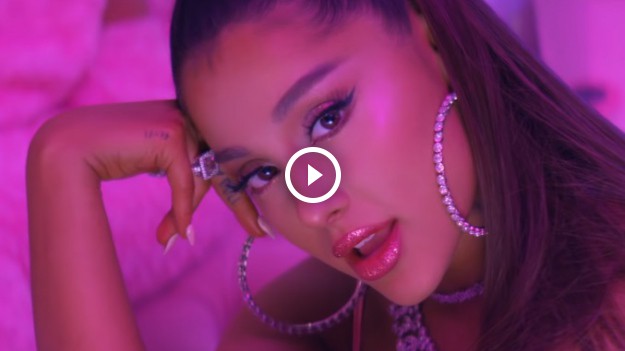 RMF Extra: Ariana Grande pokazała nowy tatuaż! Ten mały błąd zdecydowanie zmienia znaczenie!