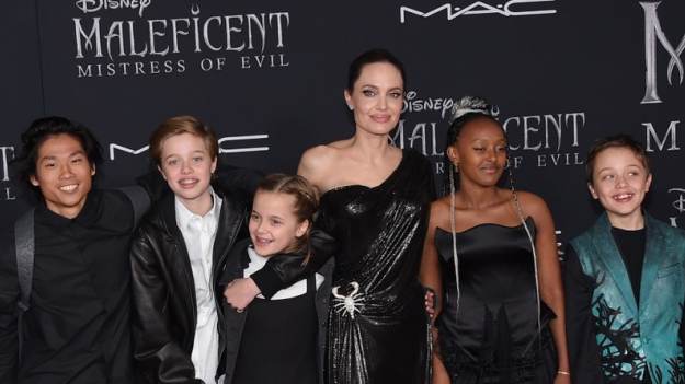 RMF Extra: Zahara Jolie-Pitt odcina się od ojca? Pominęła jego nazwisko w trakcie przemowy na studiach