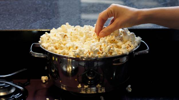 RMF Extra: Na jakim tłuszczu robić popcorn w domu? Sprawdź, który jest najzdrowszy!