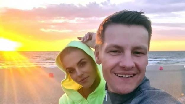 RMF Extra: Żona Marcina Mroczka w sportowym stroju "walczy z powietrzem". Te zdjęcia to hit! "Nie chciałbym spotkać w ciemnej uliczce" [ZDJĘCIA]