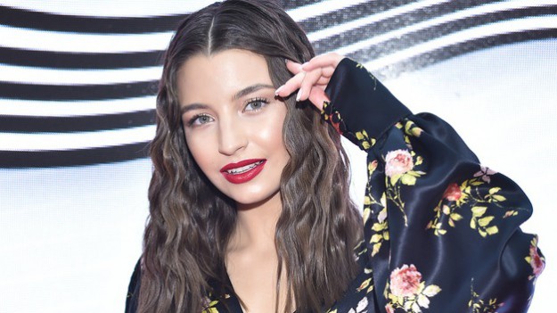 RMF Extra: Julia Wieniawa w ogniu krytyki! Fani dostrzegli pewien szczegół na jej zdjęciu