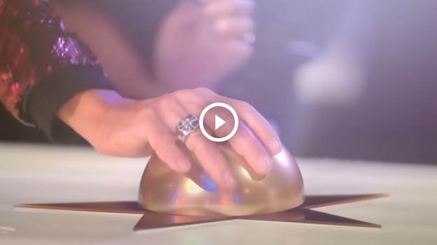 RMF Extra: Juror nacisnął "złoty przycisk" w połowie występu! Czegoś takiego w "Britain's Got Talent" jeszcze nie było [WIDEO]