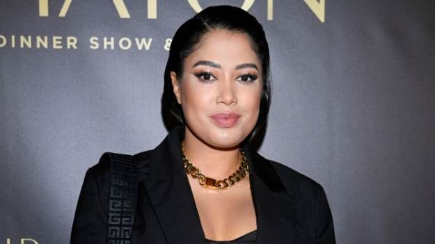 RMF Extra: Patricia Kazadi w obłędnej sesji zdjęciowej. Kąpała się w wannie wypełnionej płatkami róż! [FOTO]