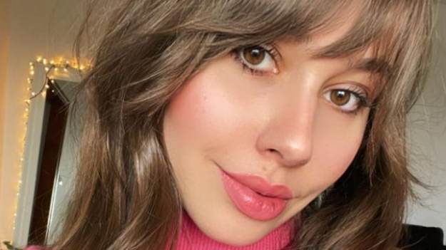 RMF Extra: Ukochana Piotra Żyły przed obiektywem w nietypowej pozie! Marcelina Ziętek zachwyca w różowym kostiumie. "Kobieta rakieta" [FOTO]