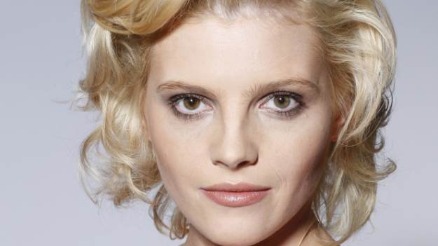 RMF Extra: Była Darią w "Plebanii" i bohaterką skandalu na planie serialu. Co Karolina Nolbrzak robi dziś?