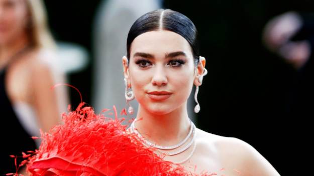 RMF Extra: Dua Lipa pręży ciało w skąpym bikini. Fanom odjęło mowę: "Królowa" [FOTO]