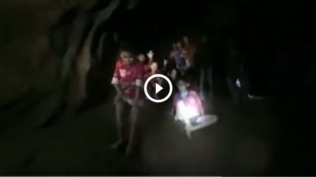 RMF Extra: Sensacyjna akcja ratunkowa: Odnaleziono chłopców zaginionych w tajskiej jaskini. Spędzili tam 10 dni