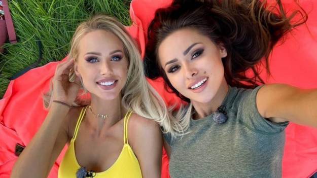 RMF Extra: Uczestniczka "Gogglebox" w samej bieliźnie! Ciążowy brzuszek jest już spory. Który to miesiąc? [FOTO]